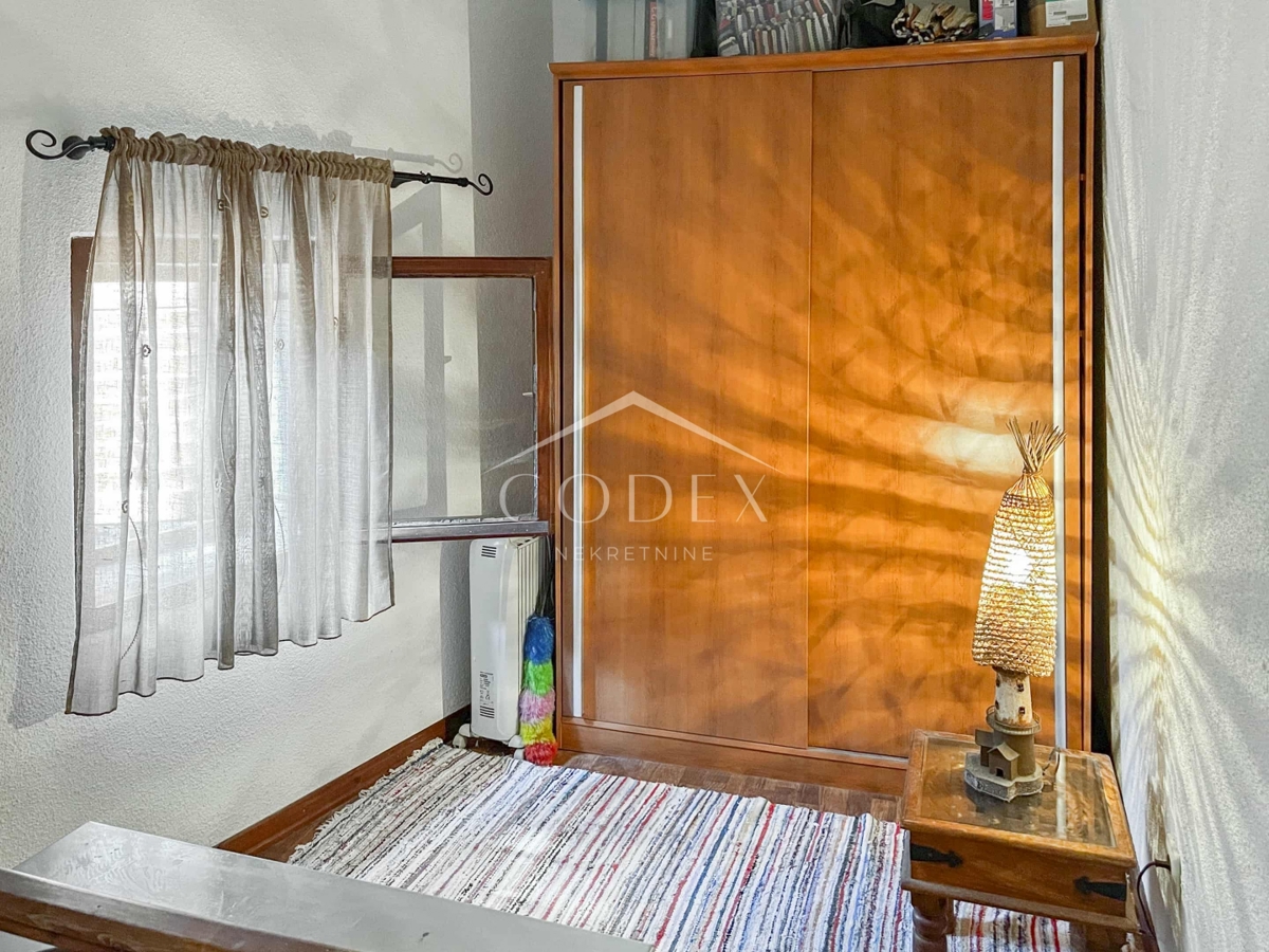 Dobrinj - Obnovljena starina v središču mesta