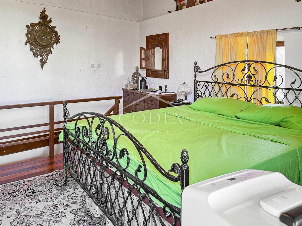 Dobrinj - Obnovljena starina v središču mesta