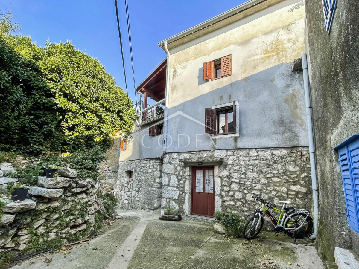 Dobrinj - Obnovljena starina v središču mesta