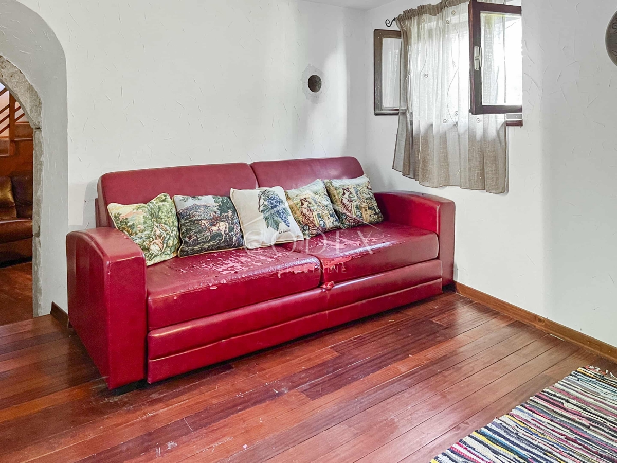 Dobrinj - Obnovljena starina v središču mesta