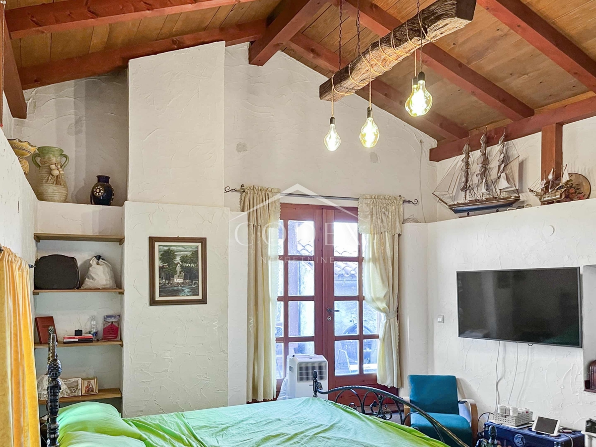 Dobrinj - Obnovljena starina v središču mesta