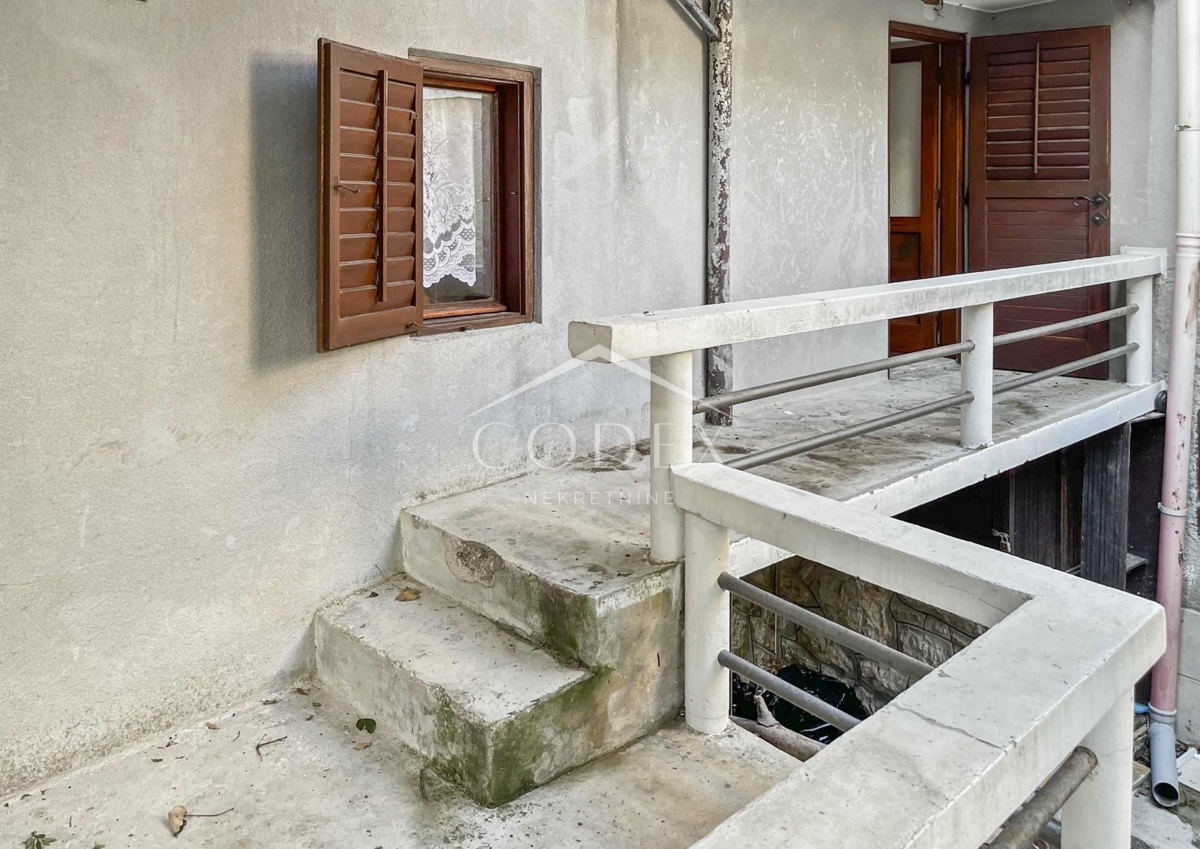 Dobrinj - Obnovljena starina v središču mesta