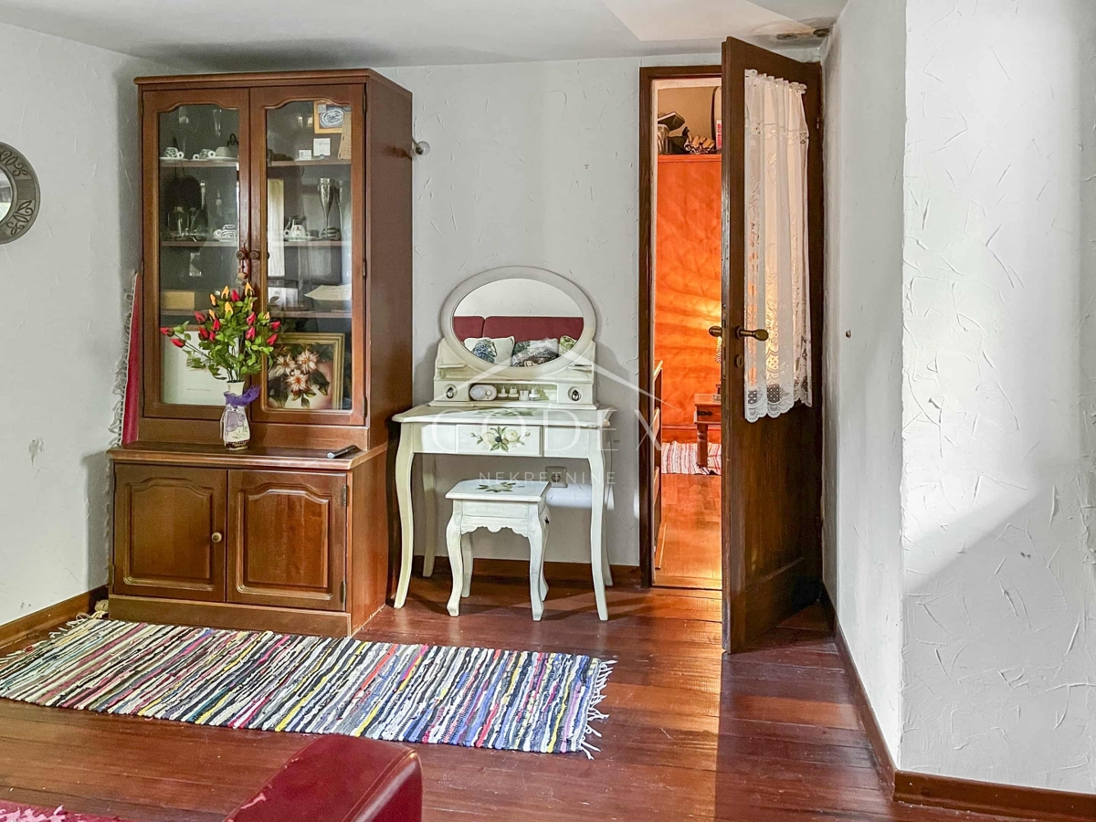 Dobrinj - Obnovljena starina v središču mesta