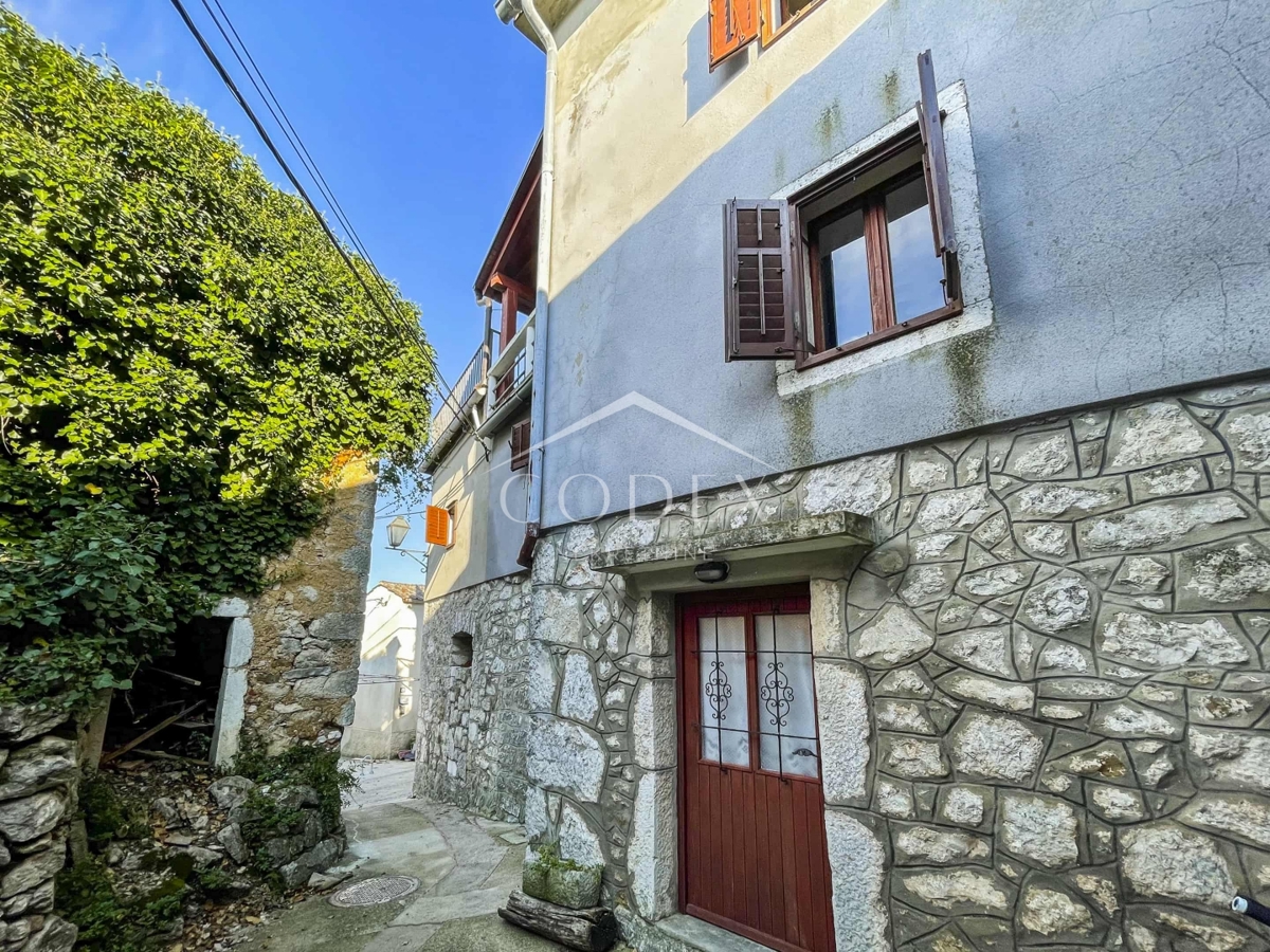 Dobrinj - Obnovljena starina v središču mesta