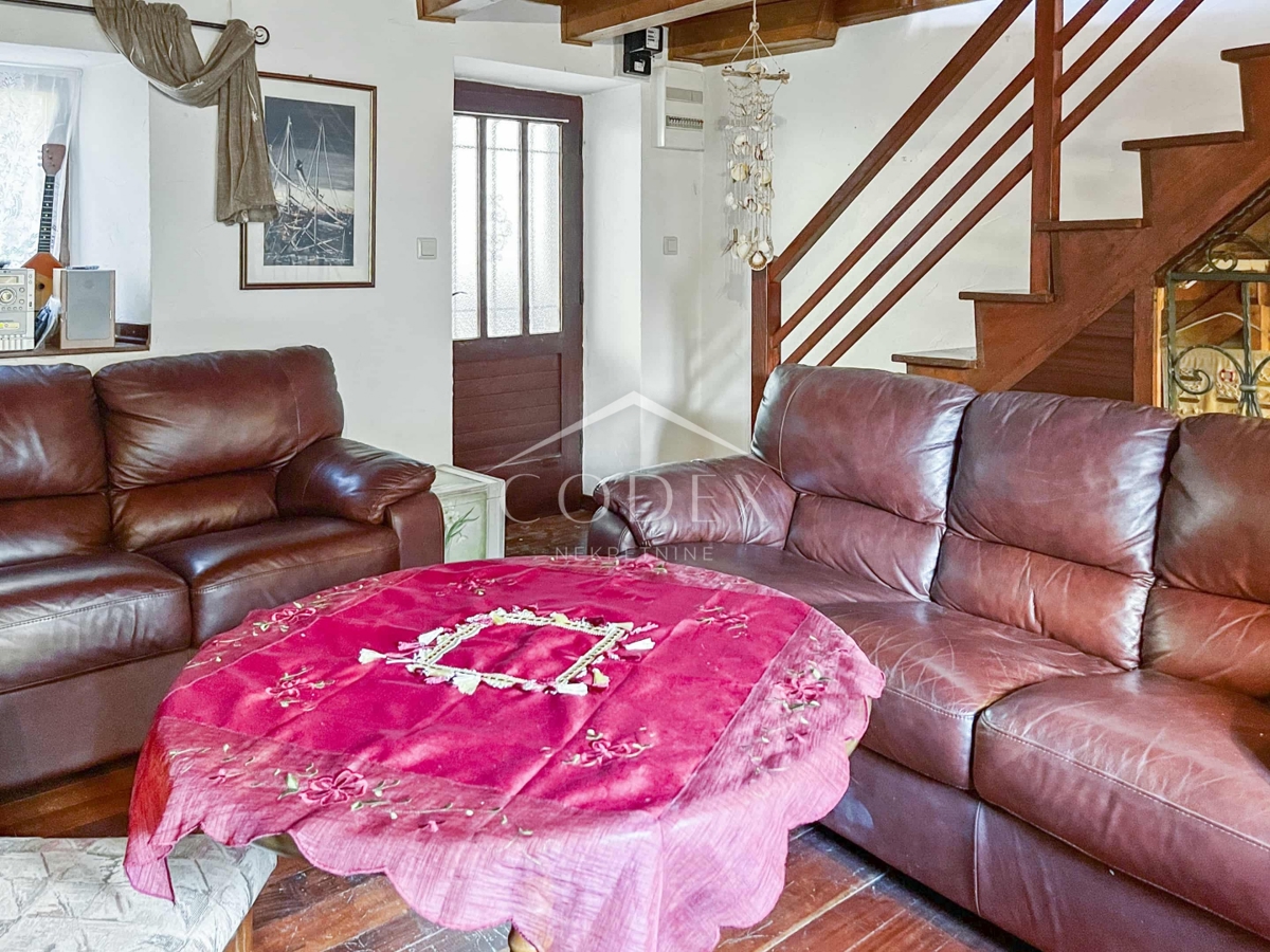 Dobrinj - Obnovljena starina v središču mesta