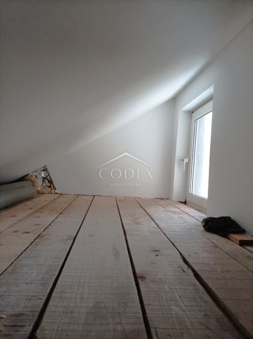 Jadranovo – prodaja 3 stanovanjskih enot na mirni lokaciji