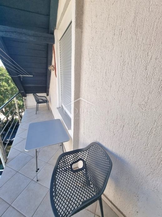 Jadranovo – prodaja 3 stanovanjskih enot na mirni lokaciji