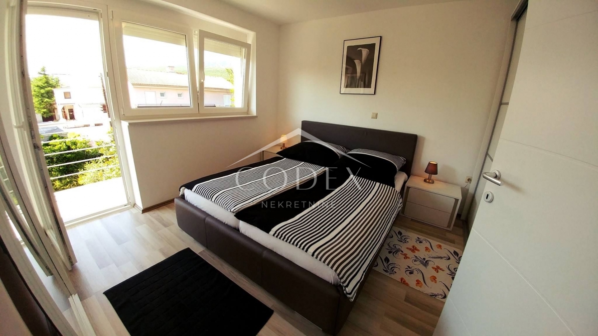 Jadranovo – prodaja 3 stanovanjskih enot na mirni lokaciji