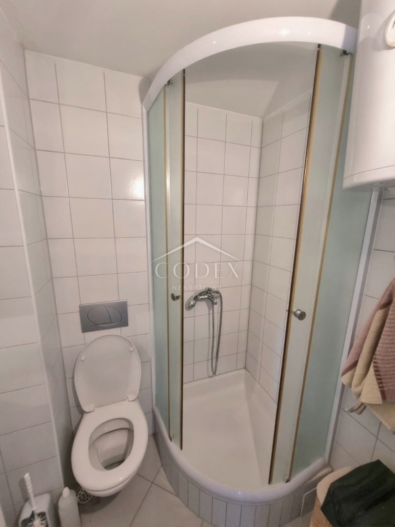 Jadranovo – prodaja 3 stanovanjskih enot na mirni lokaciji