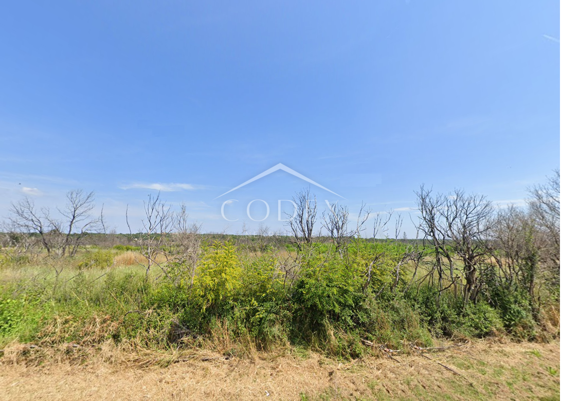 Valtura - prodamo zazidljivo zemljišče s projektom