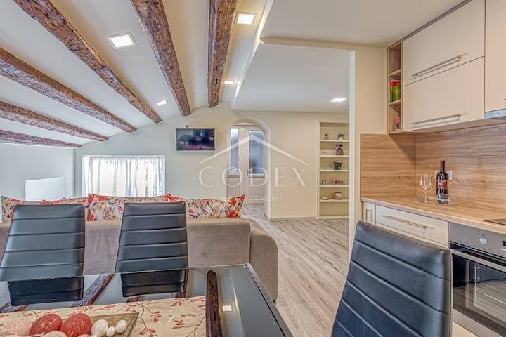 Poreč, prva vrsta od morja!