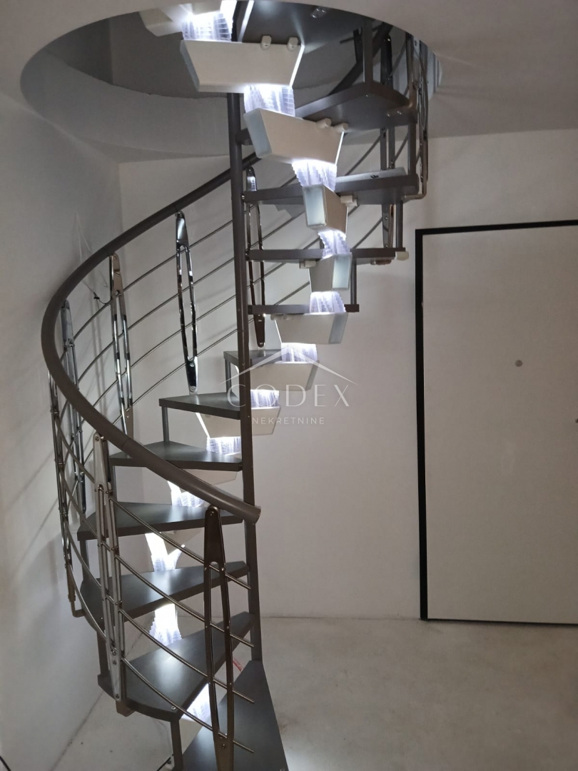 Kastav, Rubeši – prodaja luksuzne novogradnje z garažo in vrtom