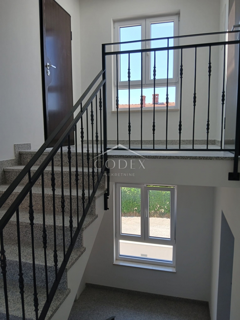 Kastav, Rubeši – prodaja luksuzne novogradnje z garažo in vrtom