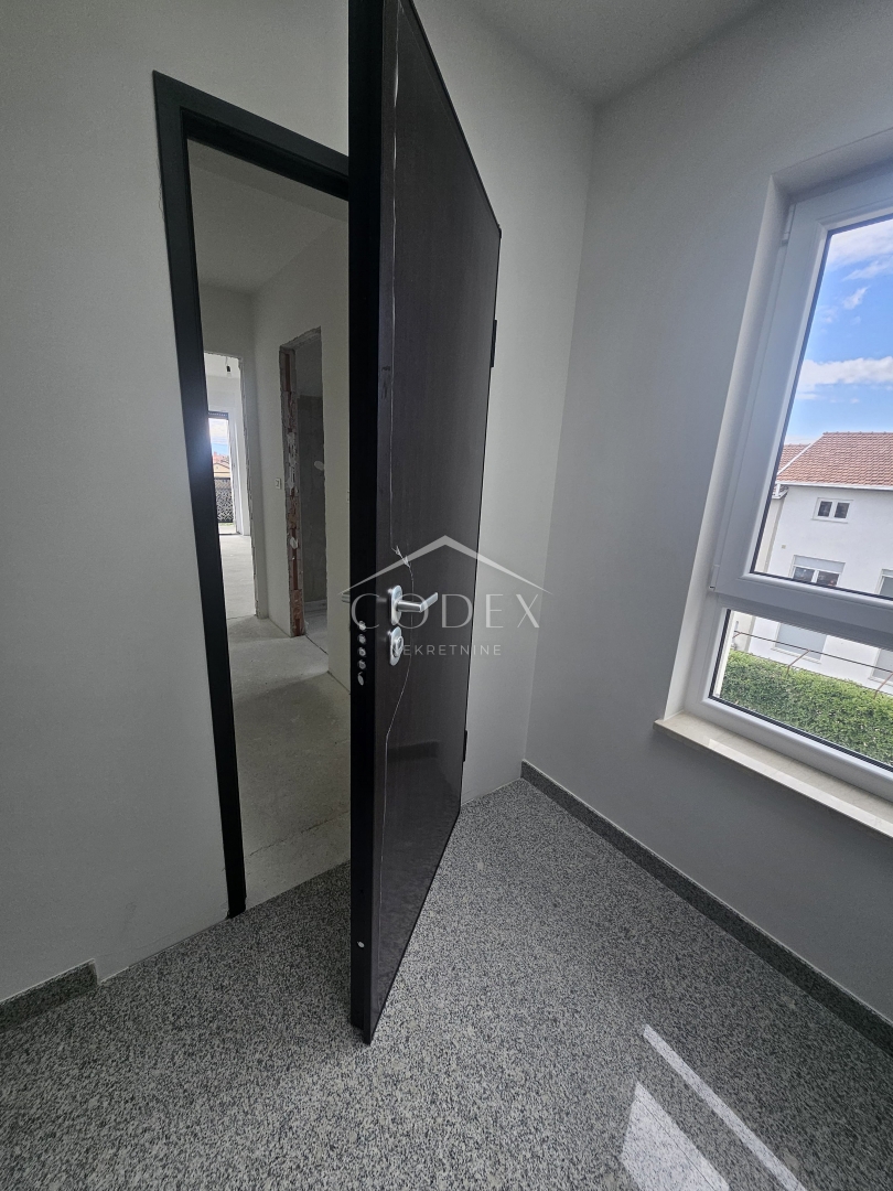 Kastav, Rubeši – prodaja luksuzne novogradnje z garažo in vrtom