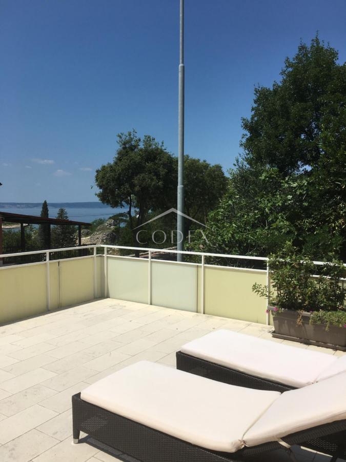 Novi Vinodolski – apartma s teraso iNovi Vinodolski – apartma s teraso in vrtom, le 50 m od morjan vrtom, 50 m od morja