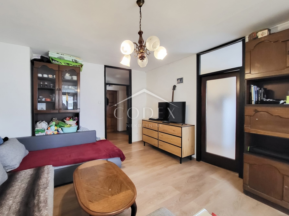 Karlovac – attraktive 1-Zimmer-Wohnung mit Wohnzimmer zu verkaufen