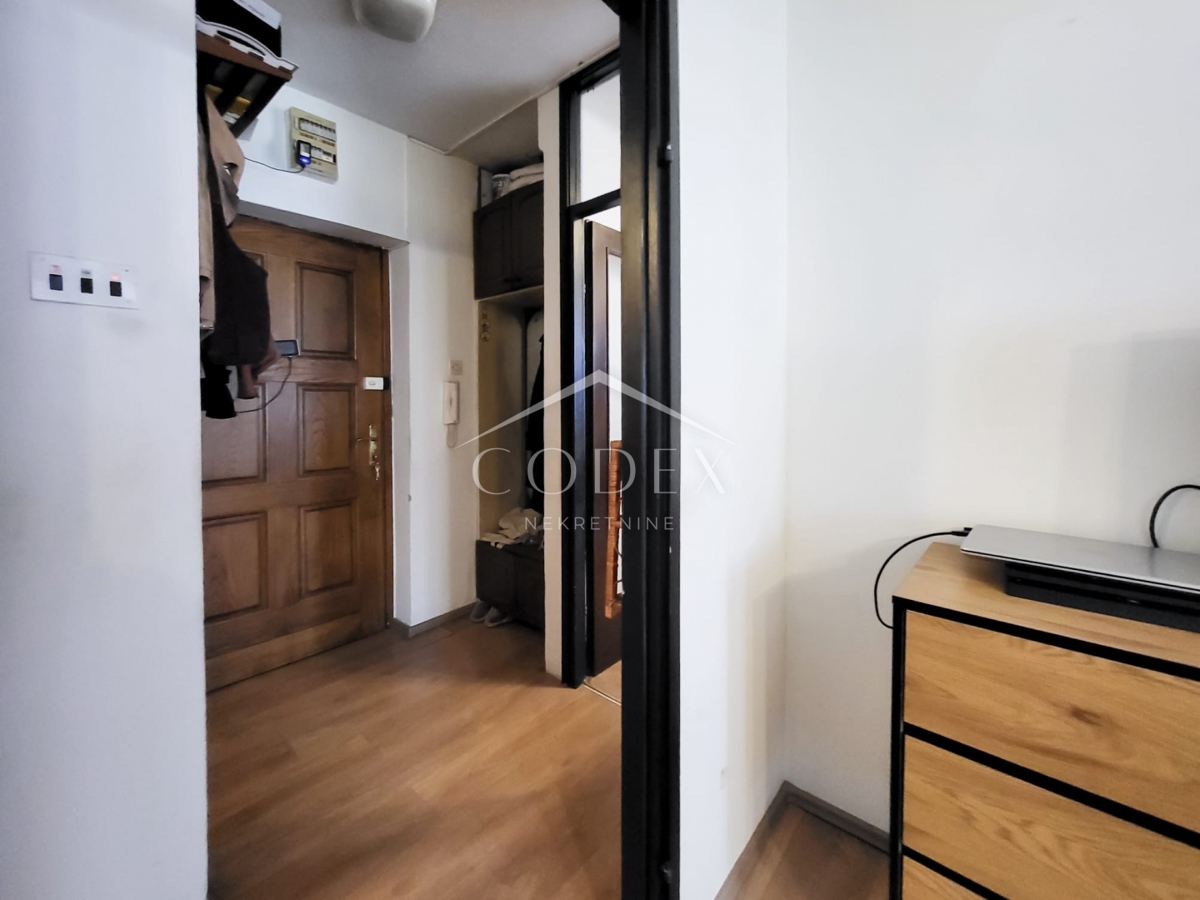 Karlovac – attraktive 1-Zimmer-Wohnung mit Wohnzimmer zu verkaufen