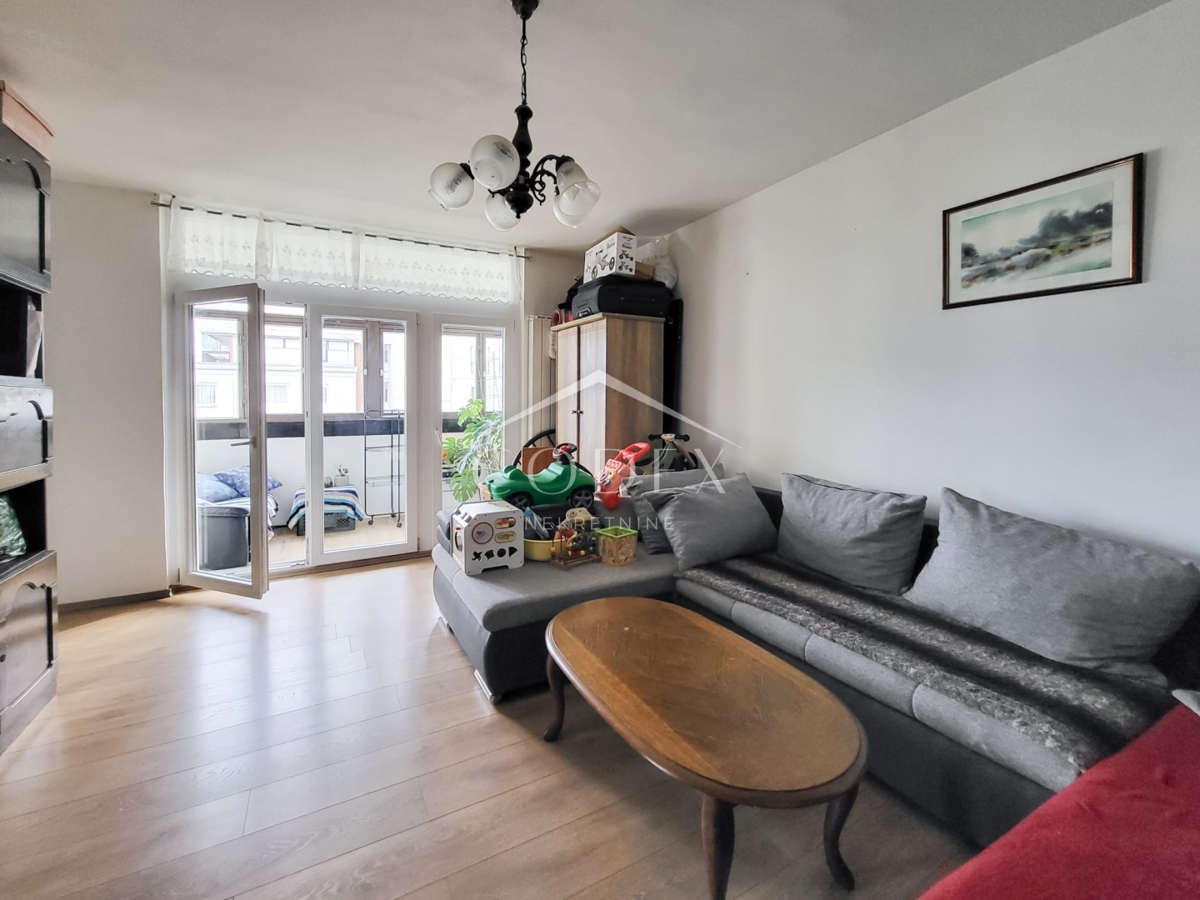 Karlovac – attraktive 1-Zimmer-Wohnung mit Wohnzimmer zu verkaufen