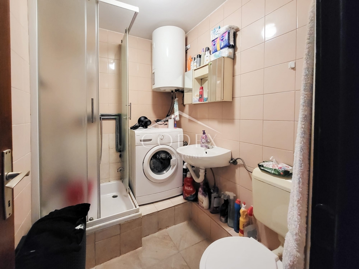 Karlovac – attraktive 1-Zimmer-Wohnung mit Wohnzimmer zu verkaufen