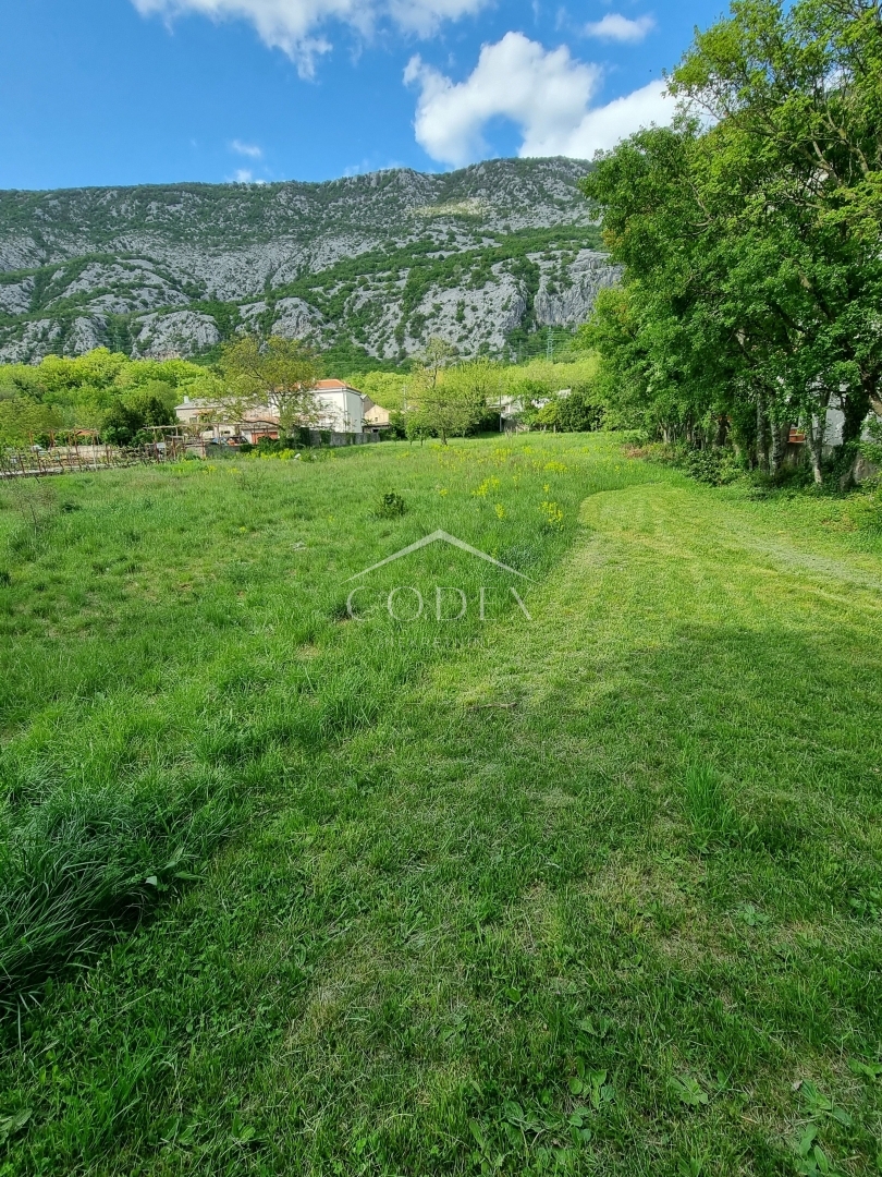 Drivenik - prodaja atraktivnega gradbenega zemljišča!