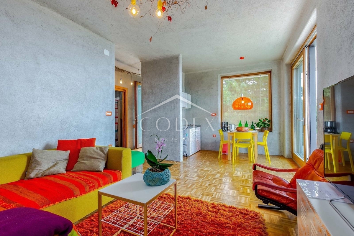 Kostrena - dve lepi novogradnji s terasami in bazenom