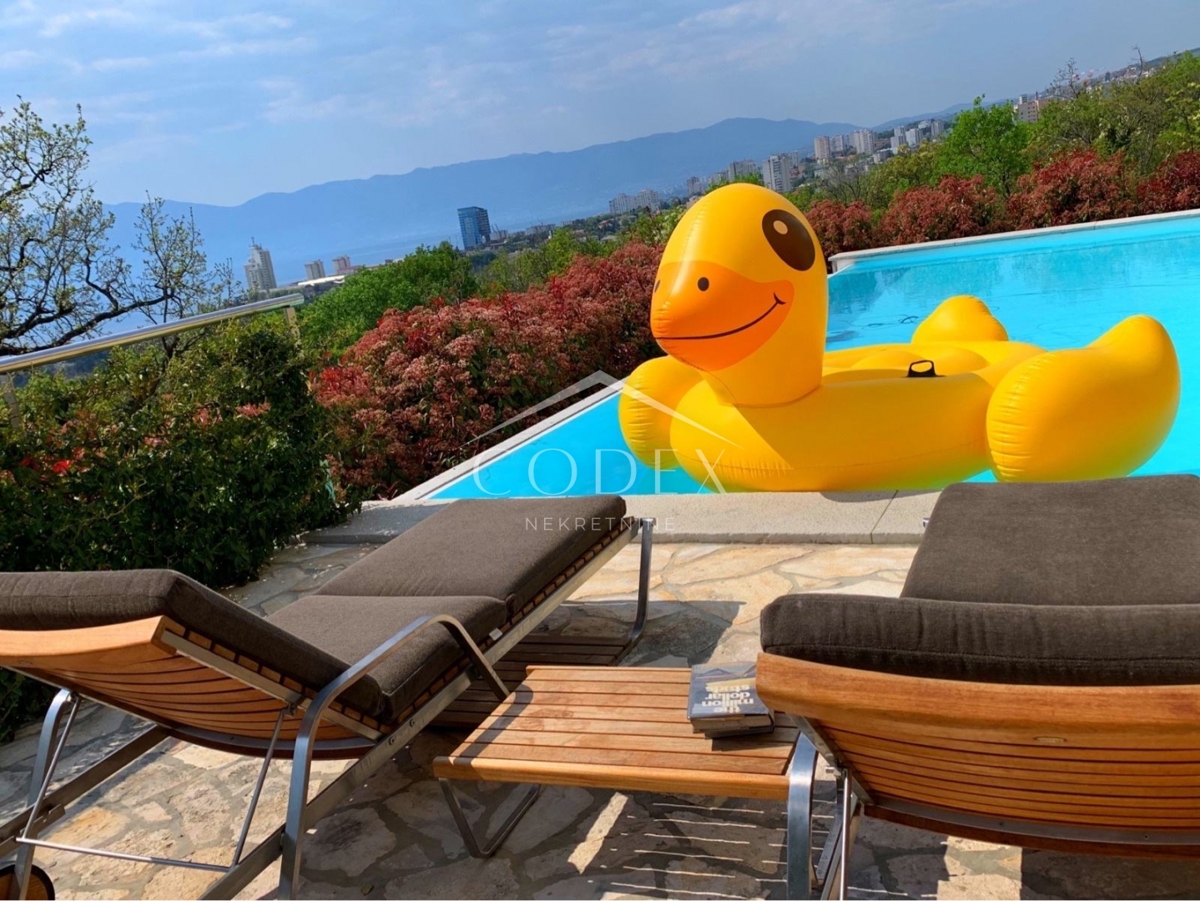 Kostrena - dve lepi novogradnji s terasami in bazenom