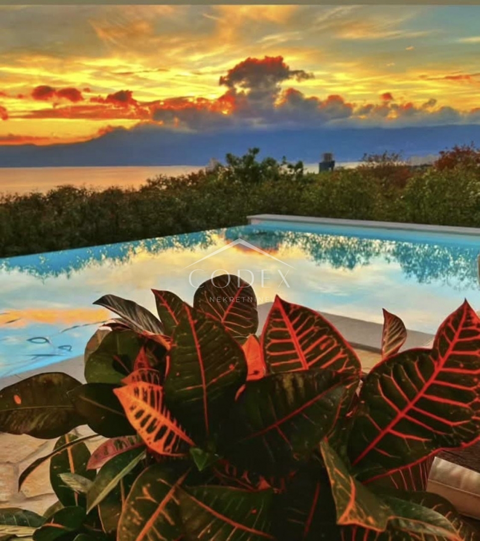 Kostrena - dve lepi novogradnji s terasami in bazenom