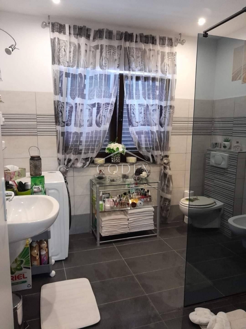 Viškovo - stanovanje s teraso in 2 parkirnima mestoma