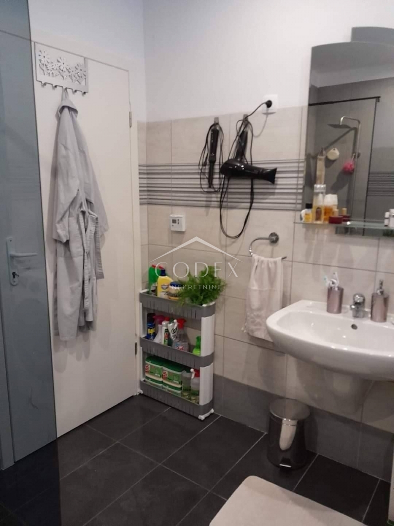 Viškovo - stanovanje s teraso in 2 parkirnima mestoma