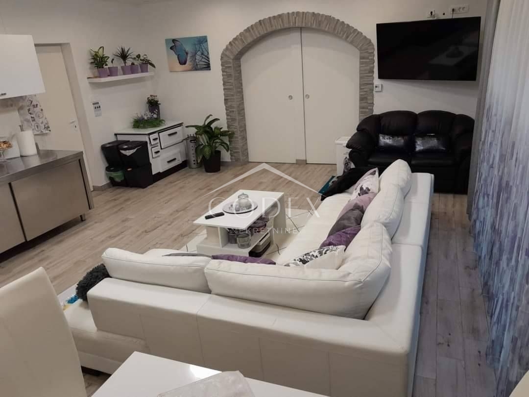 Viškovo - stanovanje s teraso in 2 parkirnima mestoma