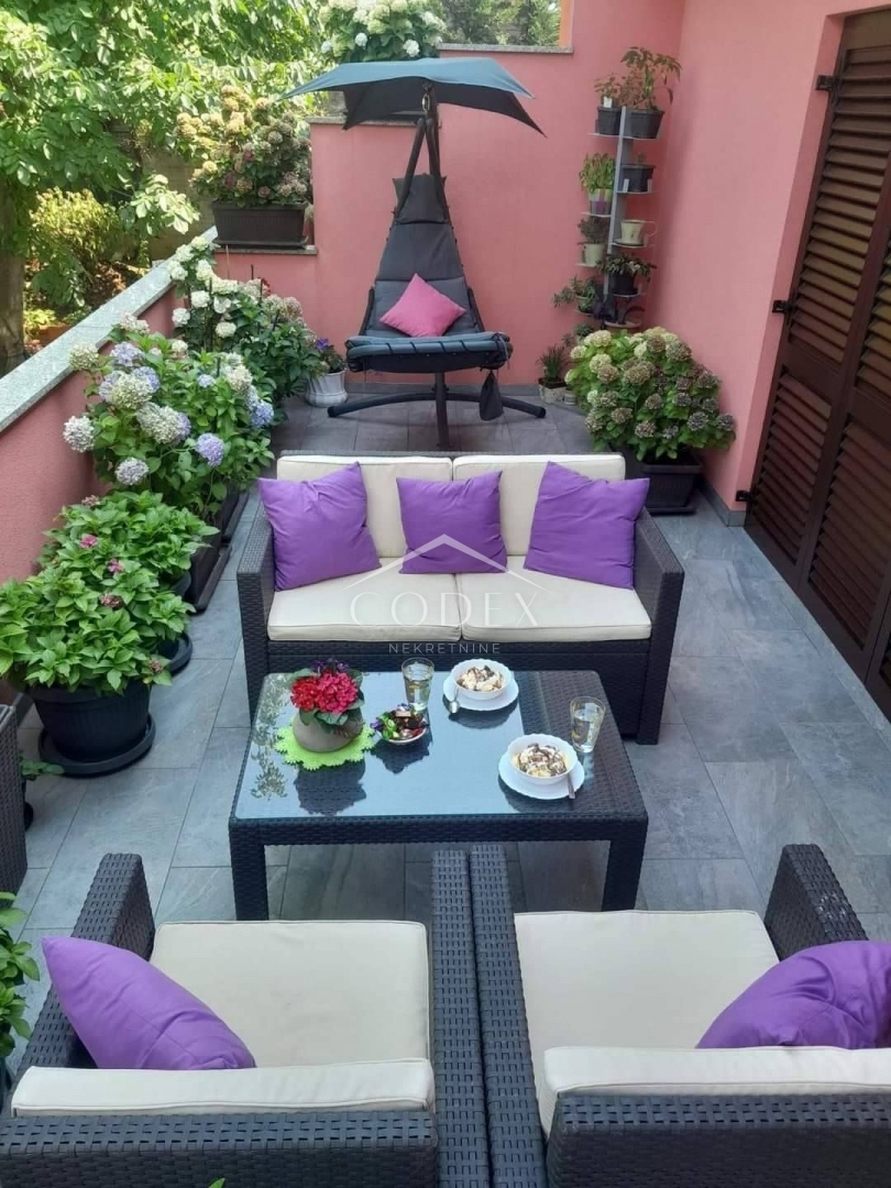 Viškovo - stanovanje s teraso in 2 parkirnima mestoma