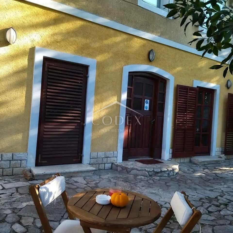 Podmurvice/Mlaka - prodamo etažo v centru mesta