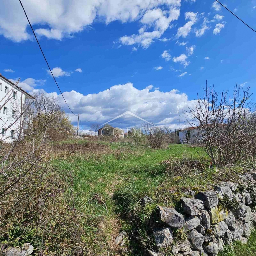 Viškovo - lep ravninski teren s pogledom na morje