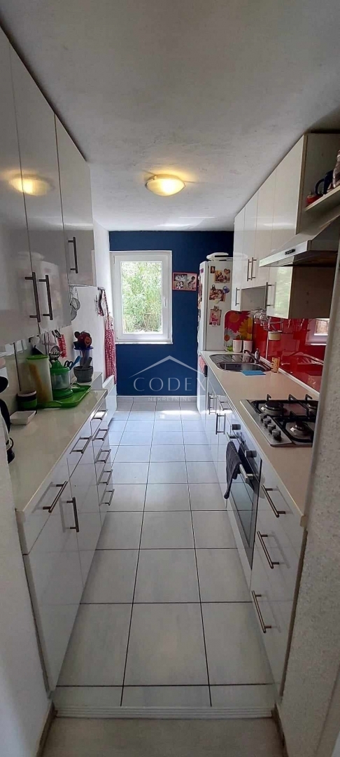 Otok Krk, Dobrinj - hiša z dvema apartmajema
