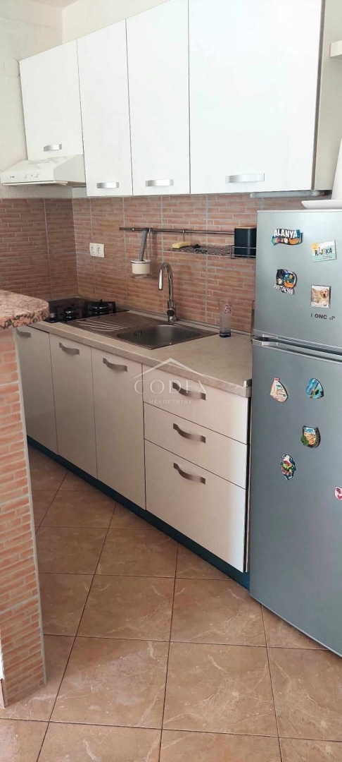 Otok Krk, Dobrinj - hiša z dvema apartmajema