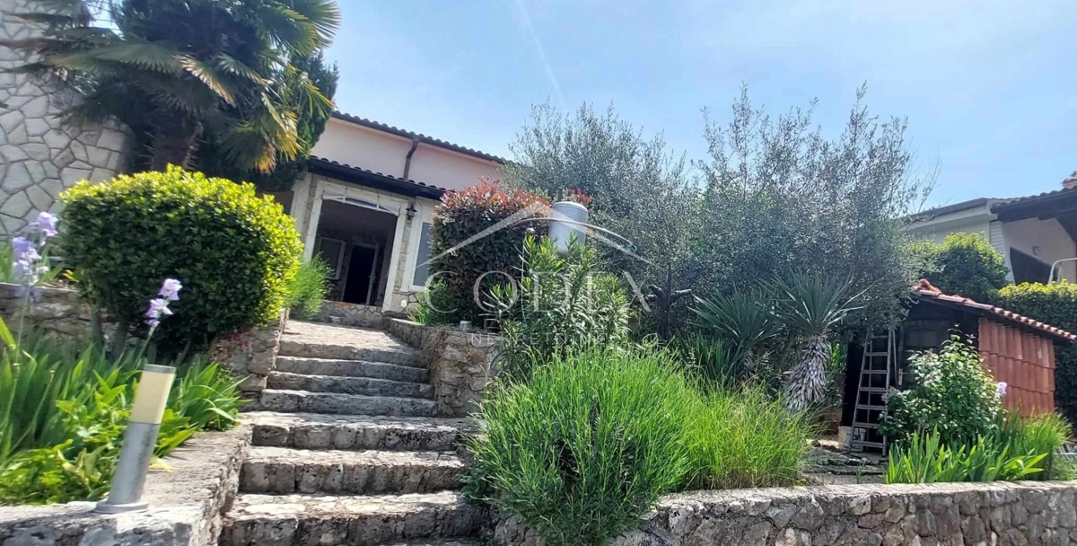 Otok Krk, Dobrinj - hiša z dvema apartmajema