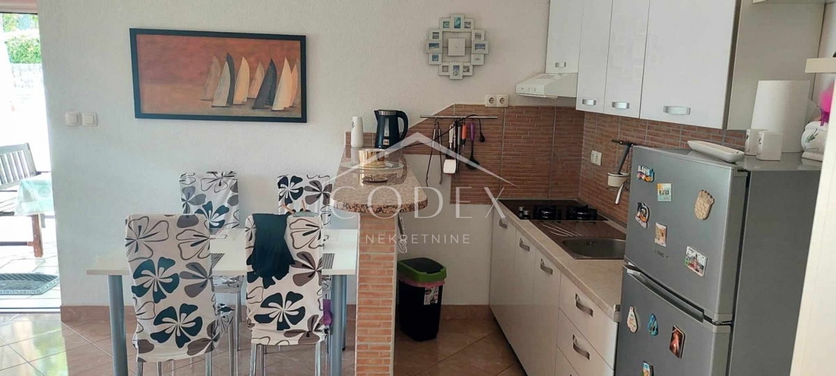 Otok Krk, Dobrinj - hiša z dvema apartmajema