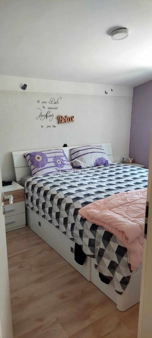 Otok Krk, Dobrinj - hiša z dvema apartmajema