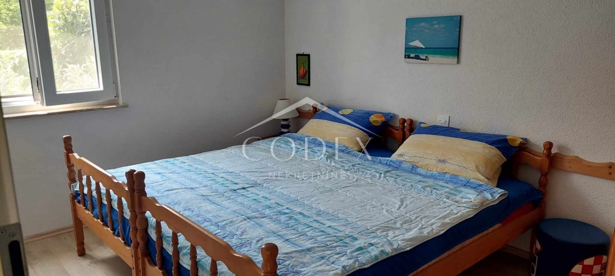 Otok Krk, Dobrinj - hiša z dvema apartmajema