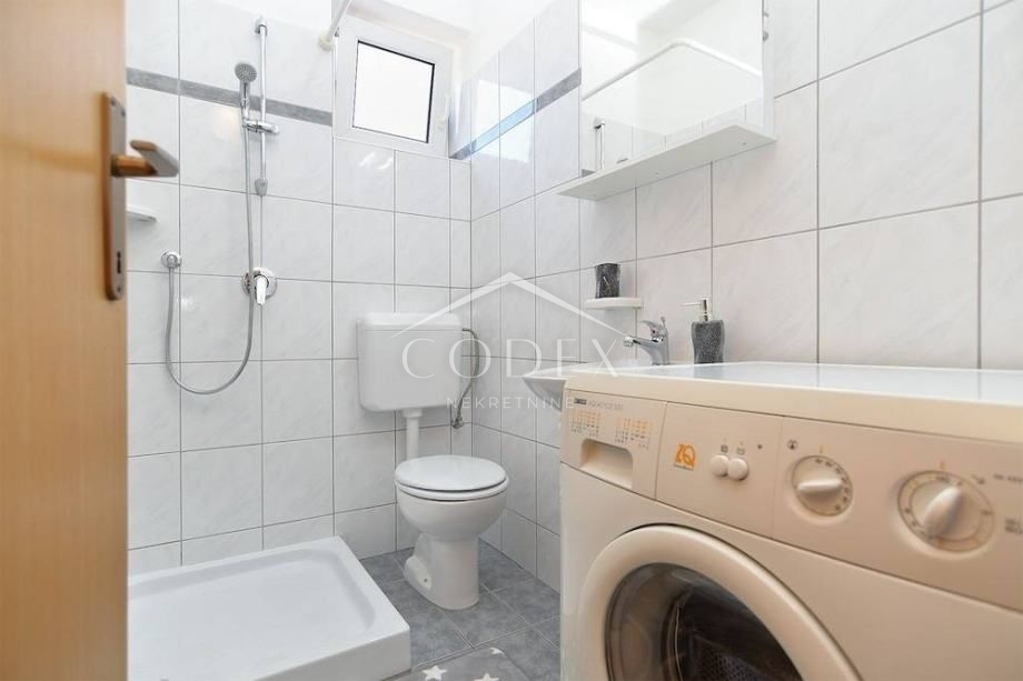 Pula, Štinjan - prostorna hiša z velikim potencialom