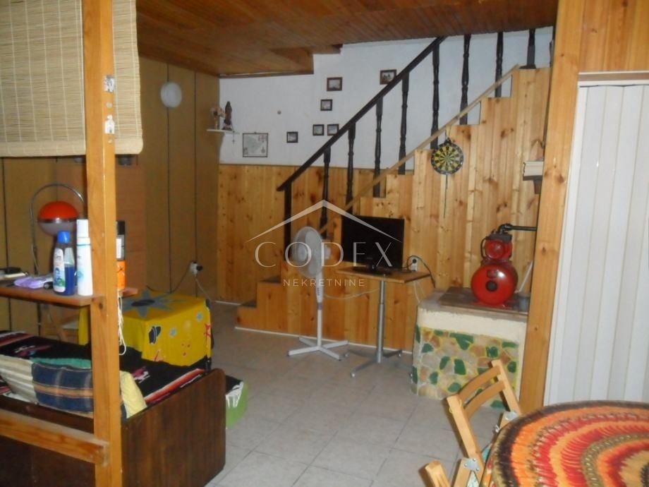 Susak - prodaja kamnite hiše ob morju