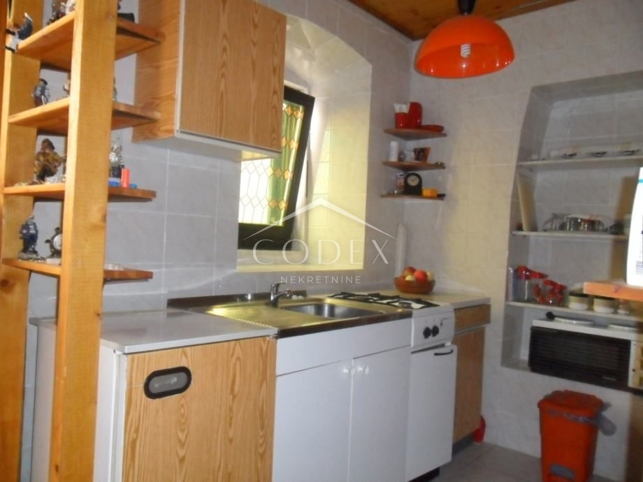Susak - prodaja kamnite hiše ob morju