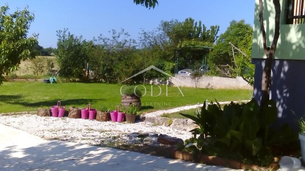 Pula, Busoler - prodaja moderne hiše z bazenom