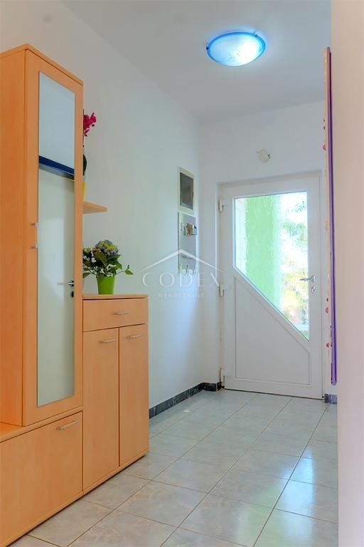 Pula, Busoler - prodaja moderne hiše z bazenom