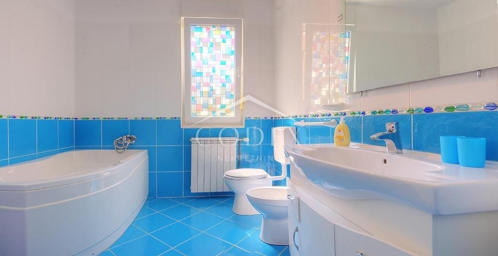 Pula, Busoler - prodaja moderne hiše z bazenom