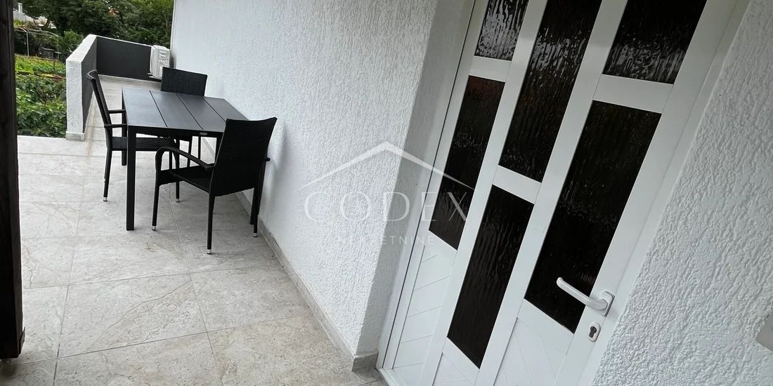 Malinska - prodaja hiše s 5 apartmaji za investicijo