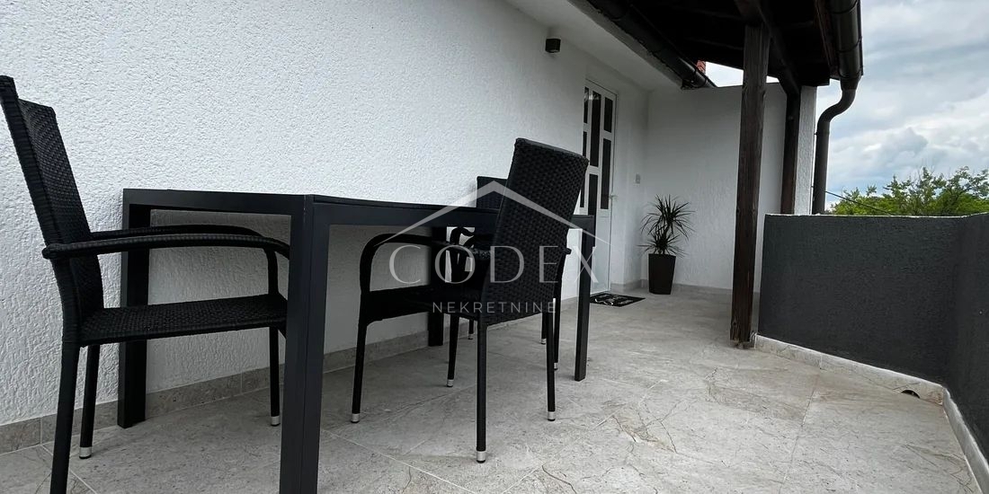 Malinska - prodaja hiše s 5 apartmaji za investicijo