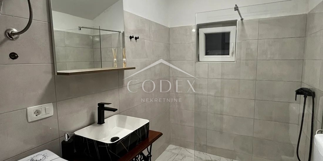 Malinska - prodaja hiše s 5 apartmaji za investicijo