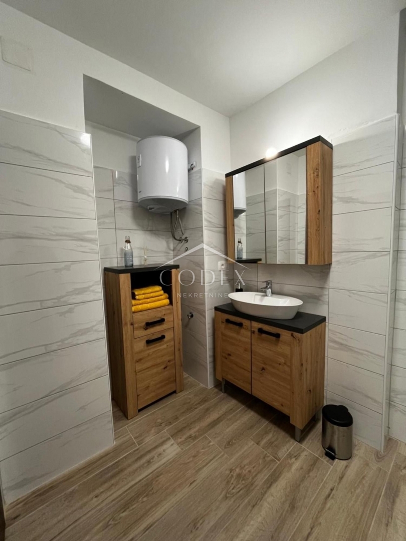 Malinska - prodaja hiše s 5 apartmaji za investicijo