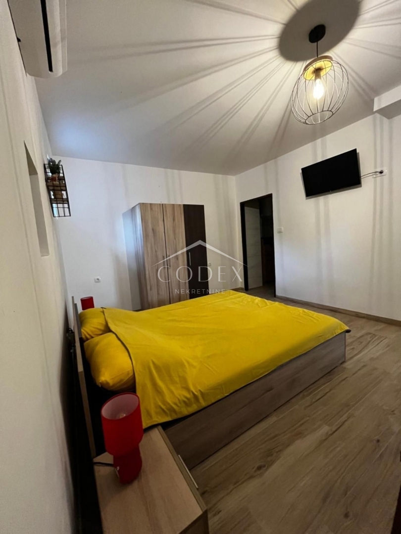 Malinska - prodaja hiše s 5 apartmaji za investicijo